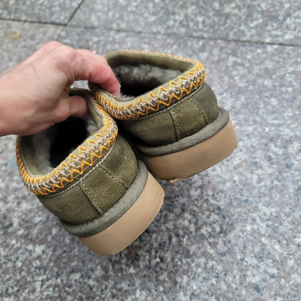 UGG slippers - Picture 10 of 11